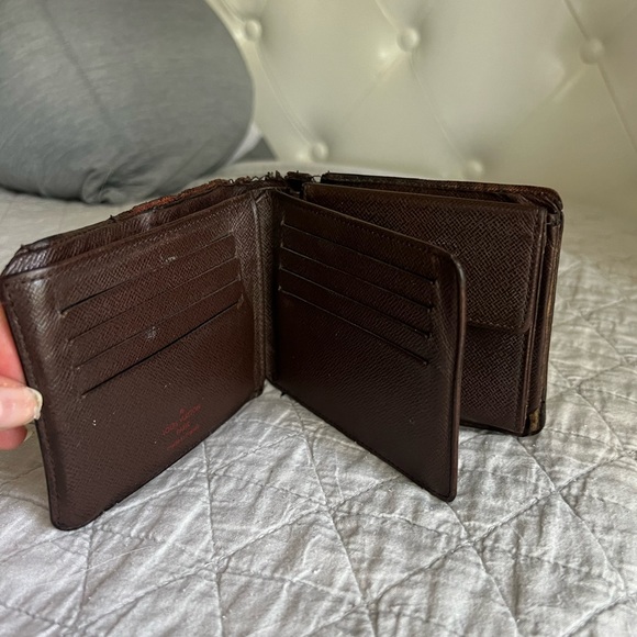 Louis Vuitton Damier Wallet - Picture 5 of 16